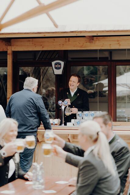 37 Schilling soll das Krügerl Bier in Zukunft kosten, allerdings muss auch in Schilling bezahlt werden.  | Foto: glddggrs (Tina Szabo Photography)