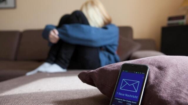 Derzeit werden unzählige junge Frauen von einem gewissen "Marcel" über das Telefon gestalkt. Die Polizei braucht konkrete Anzeigen! | Foto: Adobe Stock/Marks