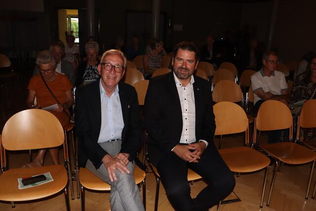 Unter den Zuhörern waren auch Bgm. Herbert Mayer und Stadtrat Peter Vöhl. | Foto: Elisabeth Neuner