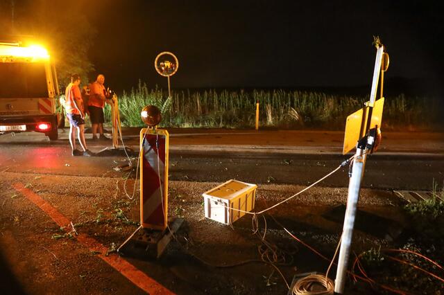 Ein heftiges Gewitter führte in der Region Wels und Wels-Land zu eine totalen Stromausfall sowie zu zahlreichen Einsätzen der Feuerwehr. | Foto: laumat.at
