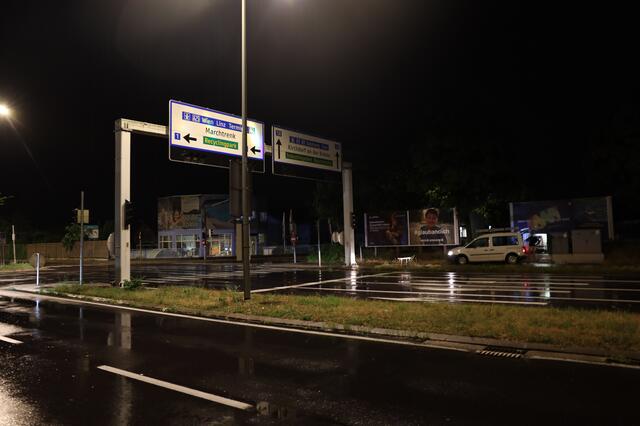 Ein heftiges Gewitter führte in der Region Wels und Wels-Land zu eine totalen Stromausfall sowie zu zahlreichen Einsätzen der Feuerwehr. | Foto: laumat.at