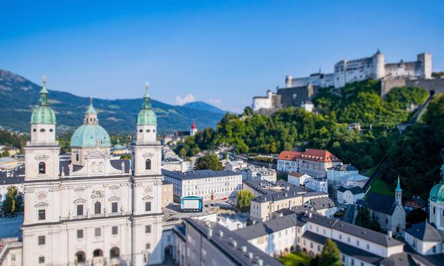 Vor Kirchen in Salzburg soll die mutmaßliche Betrügerin ihre Opfer angesprochen haben. | Foto: Franz Neumayr