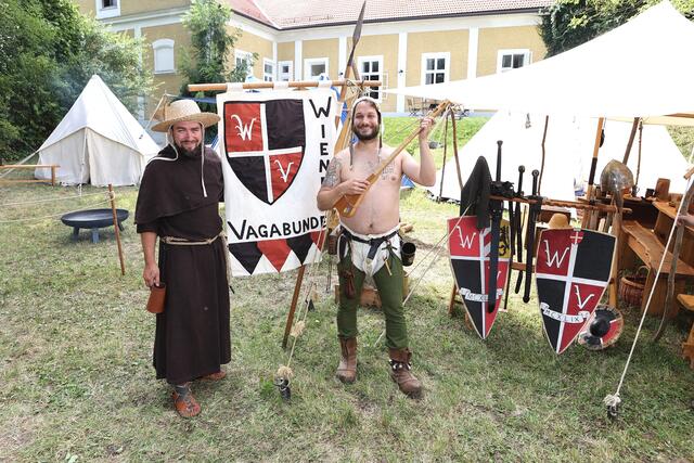 Die „Wiener Vagabunden“ erweckten zusammen mit anderen Gruppen den Alltag des Mittelalters zum Leben.  | Foto: eventfoto.at/Andreas Maringer