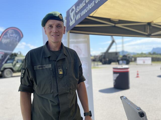 Oberstleutnant Werner Geosits sprach mit den BezirksBlättern Flachgau über den Beruf beim Militär.  | Foto: sm