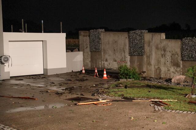 Ein heftiges Gewitter führte in der Region Wels und Wels-Land zu eine totalen Stromausfall sowie zu zahlreichen Einsätzen der Feuerwehr. | Foto: laumat.at