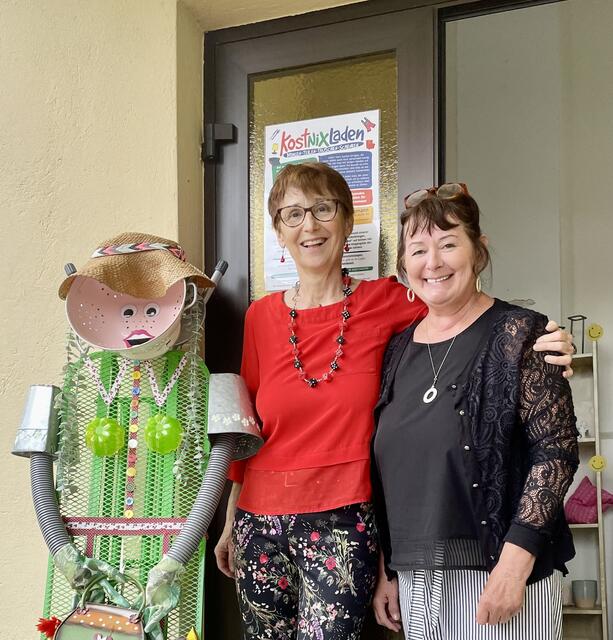 Die Gründerinnen Evelyn Duhs und Barbara Thalhammer freuen sich immer über den Austausch mit den Besucherinnen und Besuchern. | Foto: Nathalie Polz