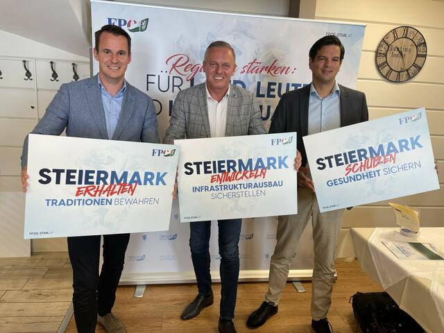 Landesparteisekretär Stefan Hermann, Obmann Mario Kunasek, Bezirksobmann Hannes Amesbauer. | Foto: Endthaler