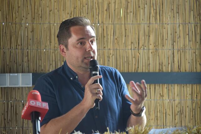 Laut Martin Pinczker stehe die Bioproduktion vor noch größeren Herausforderungen bei der Getreideproduktion.  | Foto: Stefan Schneider