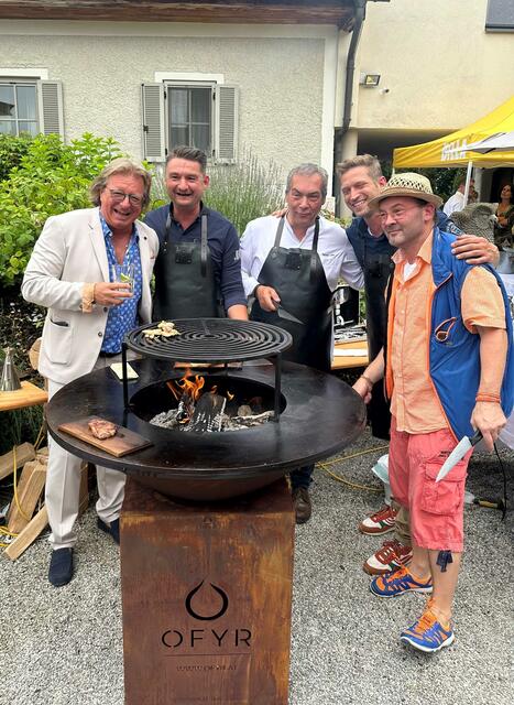 Die Starköche des Abends mit Gastgeber Andreas Reinisch: Jürgen Vigne, Robert Letz, Didi Maier und Didi Dorner (v.li.). | Foto: Moving Stills