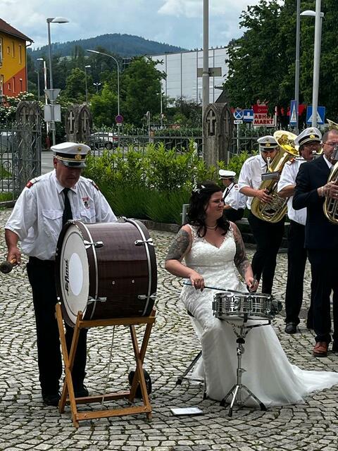 Rhythmus im Blut: Elisabeth Valenta begleitete den Polizeimusikverein am Schlagzeug.  | Foto: Privat