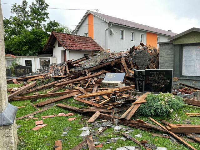 ...es ist gefährlich, den Friedhof zu betreten... | Foto: MeinBezirk.at