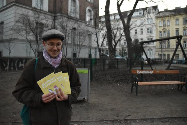Jakob Holzer mit seinem Kinderstadtplan. | Foto: Karl Pufler
