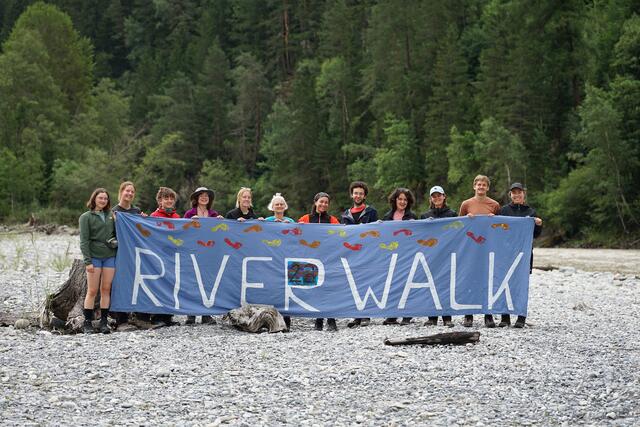 "Riverwal" 2023 am Inn im Oberen Gericht: "Generation Earth" schärft Bewusstsein für Erhalt lebendiger Flüsse. | Foto: Evelyn Seppi