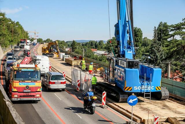 Die Hangbrücke soll planmäßig Im Herbst 2023 wieder freigegeben werden. | Foto: MA29/Christian Fürthner