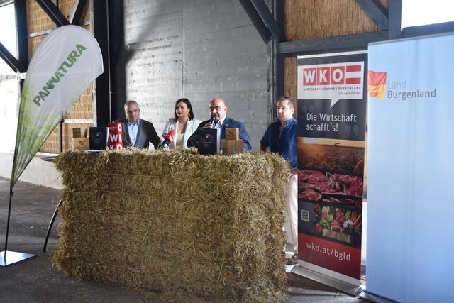 Pressekonferenz zur Bilanz der Getreideernte 2023 im Biolandgut Esterhazy in Donnerskirchen.  | Foto: Stefan Schneider