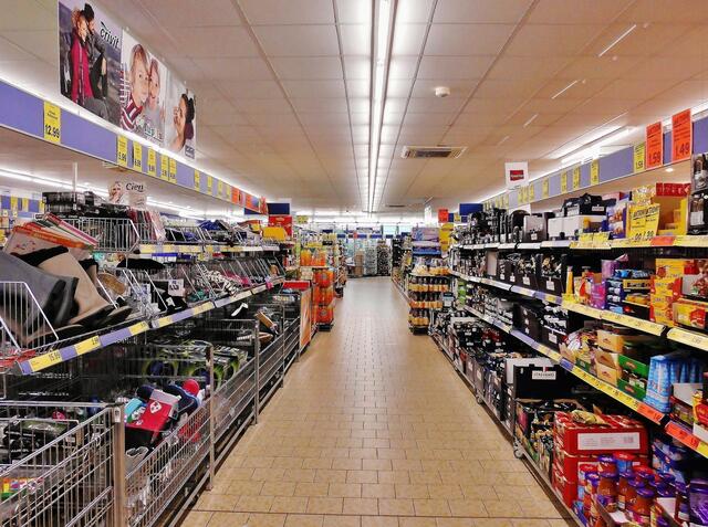 Eine Erhebung der AK Wien von Juni zeigt, dass aufgrund der Inflation und der damit verbundenen Teuerung selbst die ansonsten preiswertesten Lebensmittel- und Drogerieprodukte im Vergleich zum Vorjahr deutlich teurer geworden sind. | Foto: Ulrich Dregler 