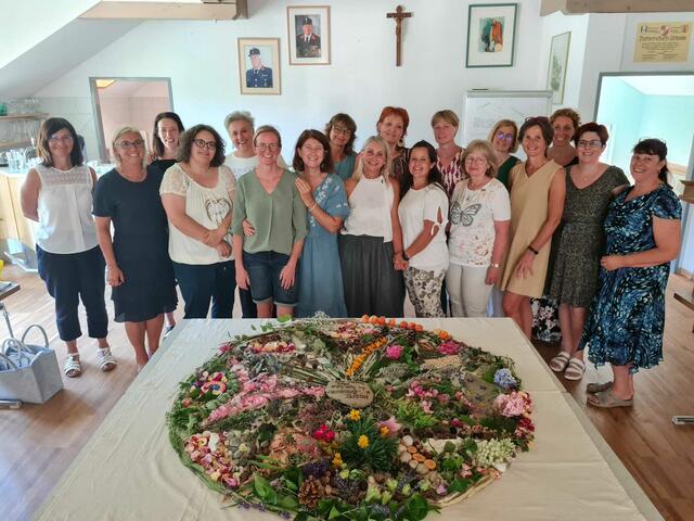 Die ehrenamtlichen Frauen nahmen am Hospizgrundkurs in Winklern teil  | Foto: FamiliJa