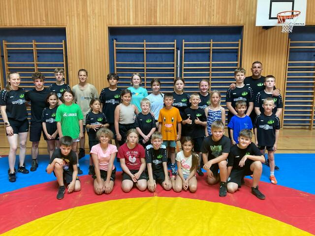 Die Södinger Kinder und Jugendlichen mit dem Trainerteam beim Camp in Radstadt | Foto: KSV Söding