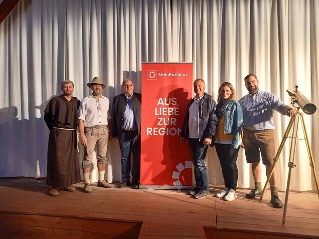 Gewinner Ulrike und Max Breitenender
Personen v.l.: Engelbert Stöger, Jürgen Mayerhofer, Franz Höfer, Max und Ulrike Breiteneder, Bernhard Bauer | Foto: Theater am Schönbach