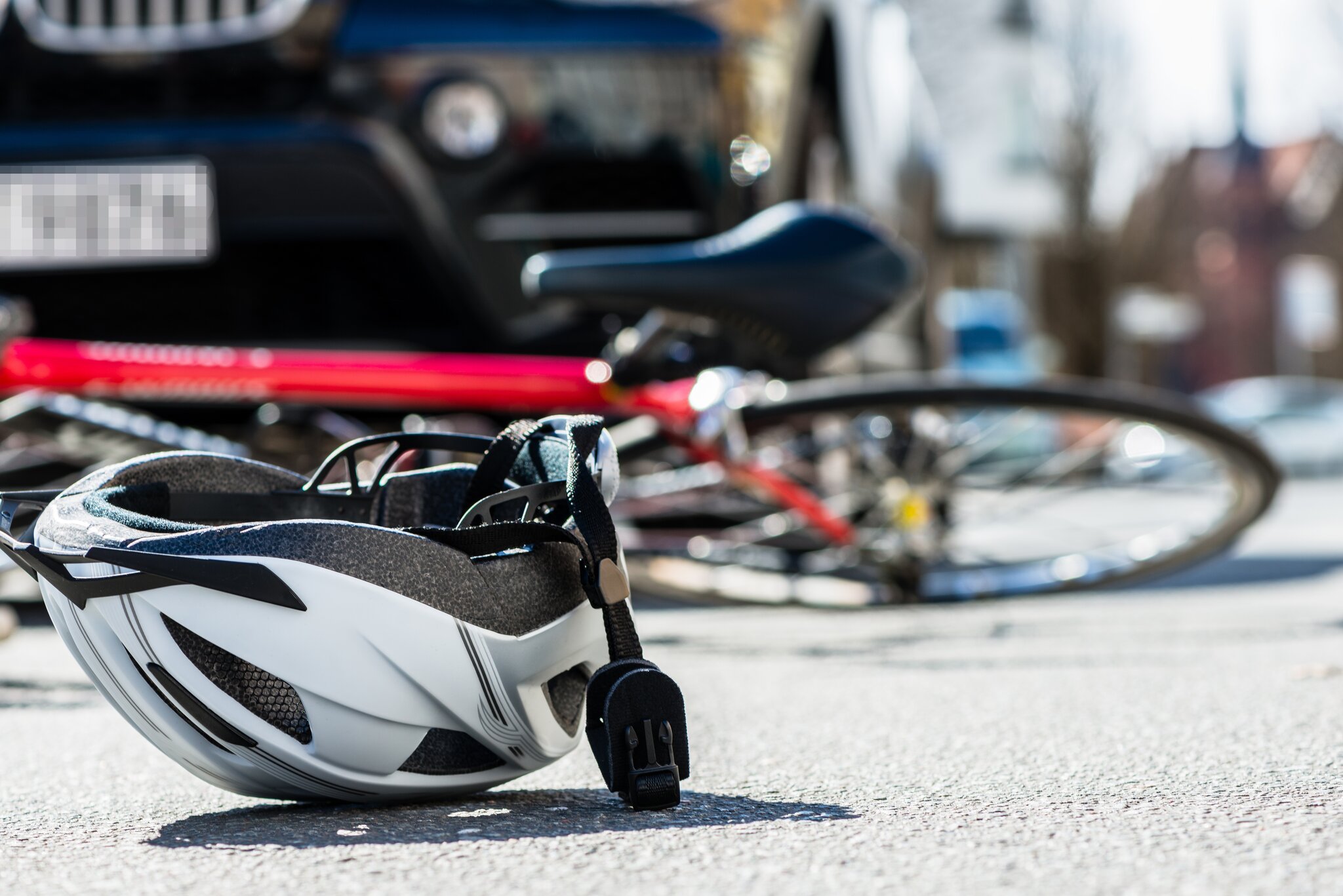 Zweitbeteiligte fuhr davon: Radfahrerin bei Sturz schwer verletzt - Graz