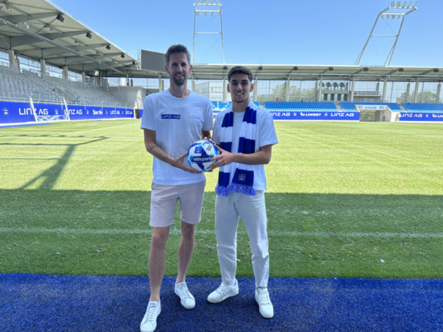 Mehmet Ibrahimi (20) begann das Fußballspielen beim SV Rot-Weiß Hütte und wechselte 2010 zum 1. FC Köln. Nach sieben Jahren schloss sich der Stürmer im Sommer 2017 der Jugend von RB Leipzig an. 2022 wurde er in die Profimannschaft hochgezogen | Foto: FC Blau Weiß Linz