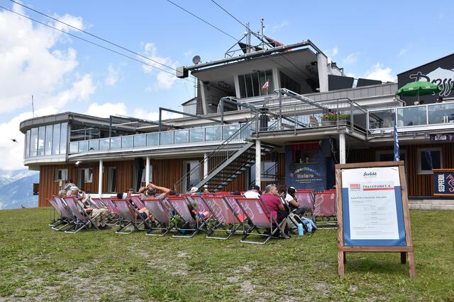 Das Kasperltheater HoLaRo sorgte direkt an der Bergstation für viele herzliche Lacher.