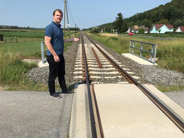 Bundesrat Bernhard Hirczy: "Ziel ist ein gleich gutes Bahnangebot von Jennersdorf nach Graz wie von Fehring nach Graz." | Foto: ÖVP
