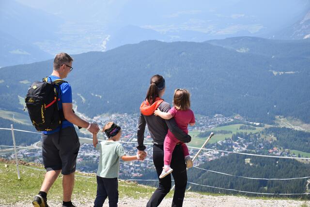 Wanderrucksack und Familie schnappen und los geht's zur Radio Tirol Sommerfrische! Diesen Gedanken hatten am Montag hunderte von Besuchern auf der Rosshütte.