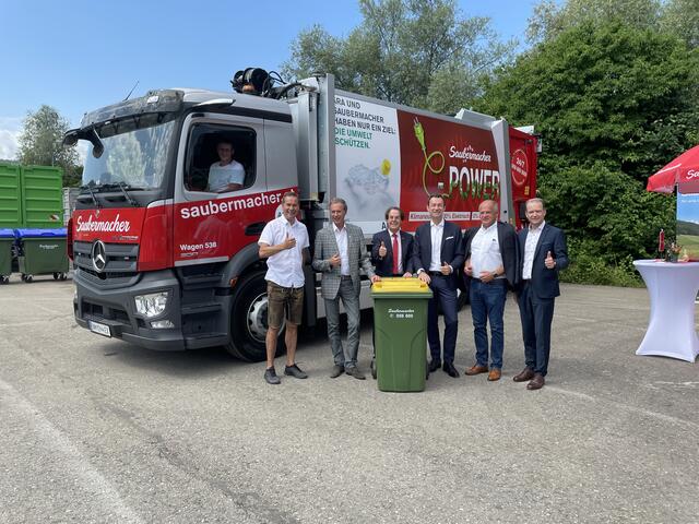 Mario Schapfel (im LKW sitzend), Andreas Zöscher, Bgm. Fritz Kratzer, Hans Roth, Harald Hauke, Erwin Fuchs und Manfred König. | Foto: Kern