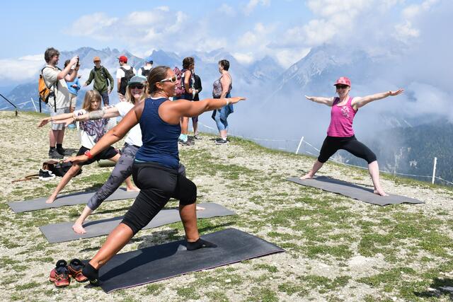 Die beeindruckende Kulisse am Seefelder Joch eignete sich perfekt für intensive Yoga-Sessions.