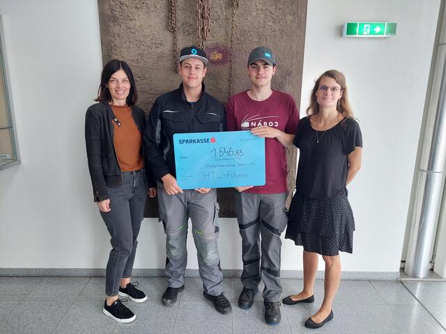 Spendenscheck HTL Fulpmes | Foto: Caritas Tirol