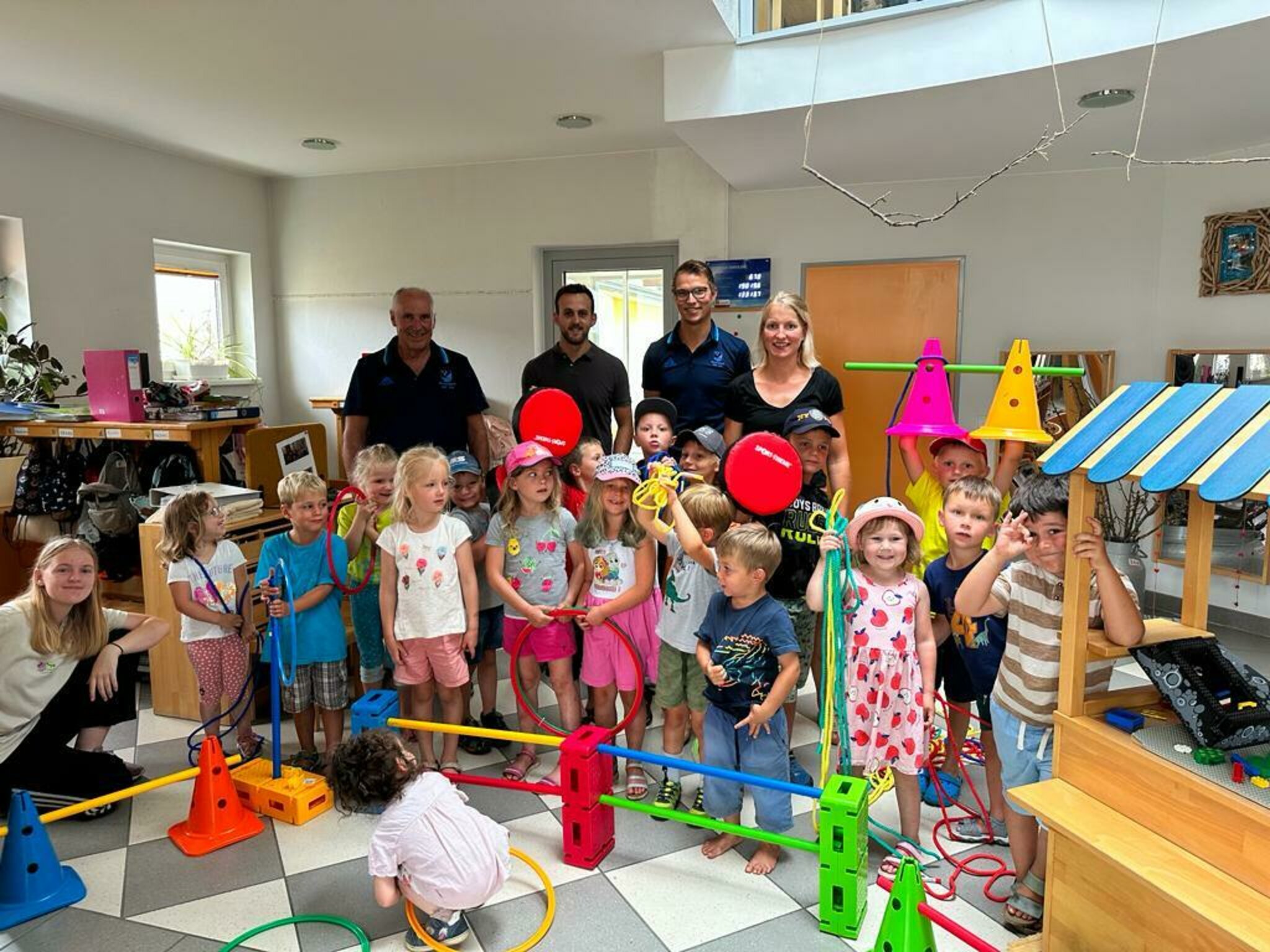 Spende: Neue Spielgeräte für den Kindergarten Kirchdorf am Inn - Ried