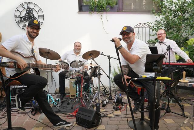 Sorgten für hervorragende musikalische Stimmung: Stromlos - Die AkustikBand vom Neusiedler See  | Foto: Andrea Glatzer