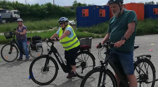 Der Caritas-Standort Invita in Pfaffing organisierte einen E-Bike-Kurs. | Foto: Caritas