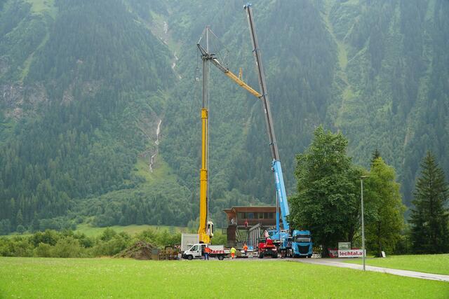 Weithin sichtbar sind die Kräne, die es für die jetzt anstehenden Baumaßnahmen braucht. | Foto: Reichel