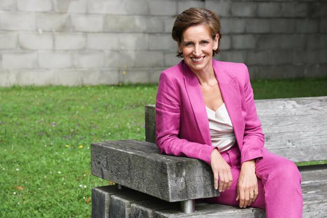 NEOS-Landesparteivorsitzende Indra Collini leiht am 4. August 2023 den Klosterneuburgern ihr Ohr. | Foto: NEOS