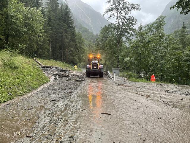 Feuerwehren in ganz Salzburg veröffentlichten heute nach und nach ihre Bilanzen und Fotos zu den Unwettereinsätzen von gestern Abend.  | Foto: Freiwillige Feuerwehr Kaprun