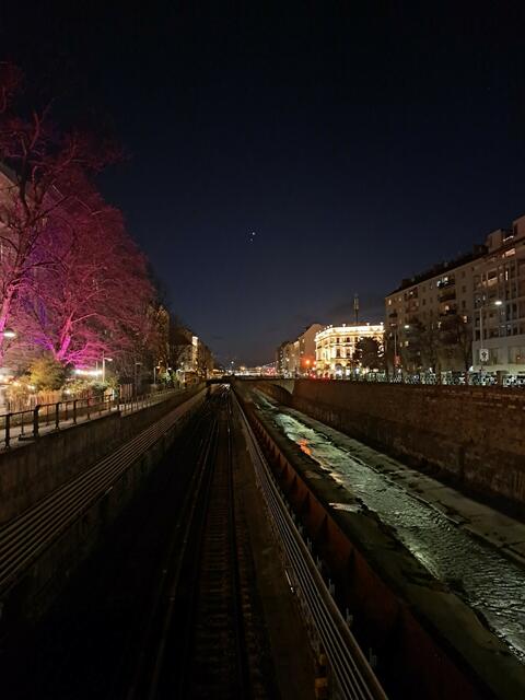 Klare Nacht am Wienfluss. | Foto: Johann Zillbauer 