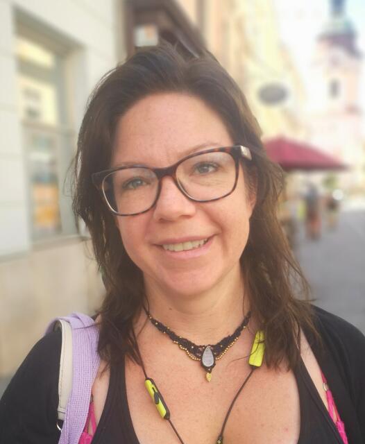 An heißen Tagen bade ich z. B. in der Donau, verwende Menthol-Öl zum Einreiben o. stelle gefrorene Wasserflaschen vor den Ventilator. Elisabeth Reichelmayer, Krems