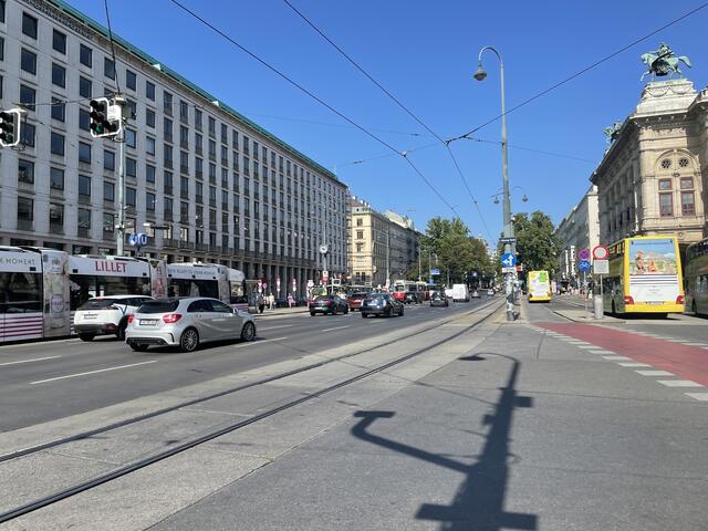 Eine VCÖ-Umfrage zeigt, wo sich die Bewohnerinnen und Bewohner des Ersten eine Beruhigung des Verkehrs wünschen. | Foto: Hannah Maier