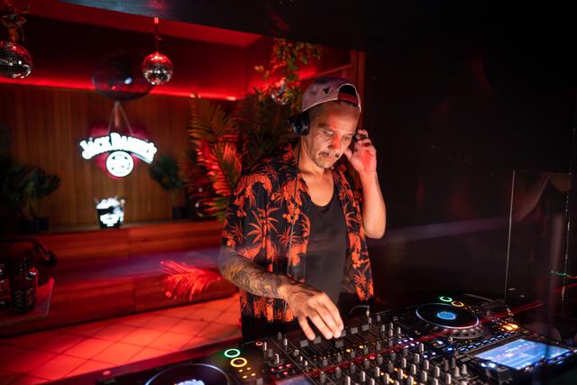 Mit mitreißenden Beats und Melodien überzeugte der Oberösterreicher Michael Ubillus im nationalen DJ-Contest.  | Foto: Marco Florian