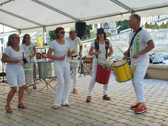 Percussion-dominierter Sound wie der von den Bands Camino (Bild) und Akum sowie vom Trio Mesteha brachte viele zum Tanzen und Grooven. | Foto: Michael Pilecky