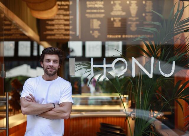 Kaspar Kunz bringt hawaiianischen Genuss nach Wien. | Foto: Honu Tiki Bowls