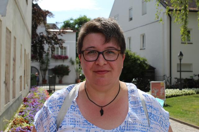 Margit Sandberger trat als Mundart-Poetin beim Poetry Slam an. Das Publikumsranking über die "Hippopotomonstrosesquippedaliophobie" bedeutet am Ende einen ex-aequo-Erfolg mit Anja Knafl. | Foto: Sabine I. Neubauer