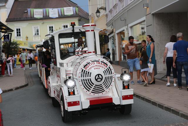 Der Bummelzug gehört schon fix zur Einkaufsnacht dazu.  | Foto: aufgeschnappt.at