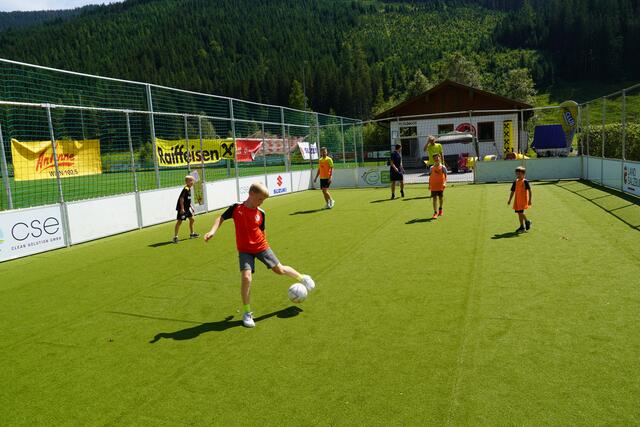 Gespielte wurden in Mannschaften zu vier Personen, die man jedes mal bunt zusammenwürfelte. | Foto: Philipp Scheiber