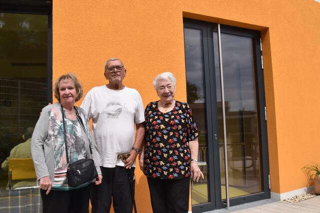 Gertude Edelbacher, Dokmanovic Dimitrie und Josefa Nömayr (vl) im Garten. | Foto: Karl Pufler