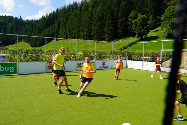 Auch die Trainer waren aktiv dabei. | Foto: Philipp Scheiber