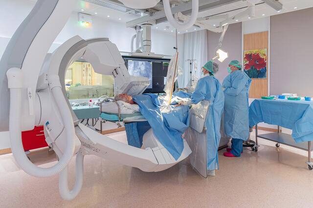 Das neue Koronar-Angiographie-Gerät im Krankenhaus Schwarzach kann Herzkranzgefäße mittels einer Herzkatheteruntersuchung noch präziser darstellen als bisher. | Foto: KSK