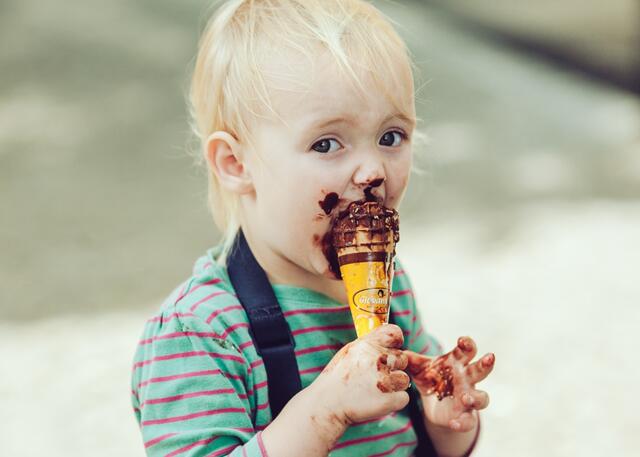Sommerzeit ist Eiszeit: Die Expertin rät allerdings dazu die kühlen Köstlichkeiten nicht zu schnell zu verzehren.  | Foto: Pixabay